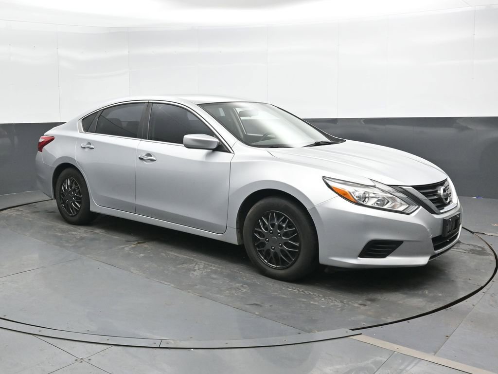 Used 2016 Nissan Altima 2.5 S w/ Power Driver Seat Package FWD image 4