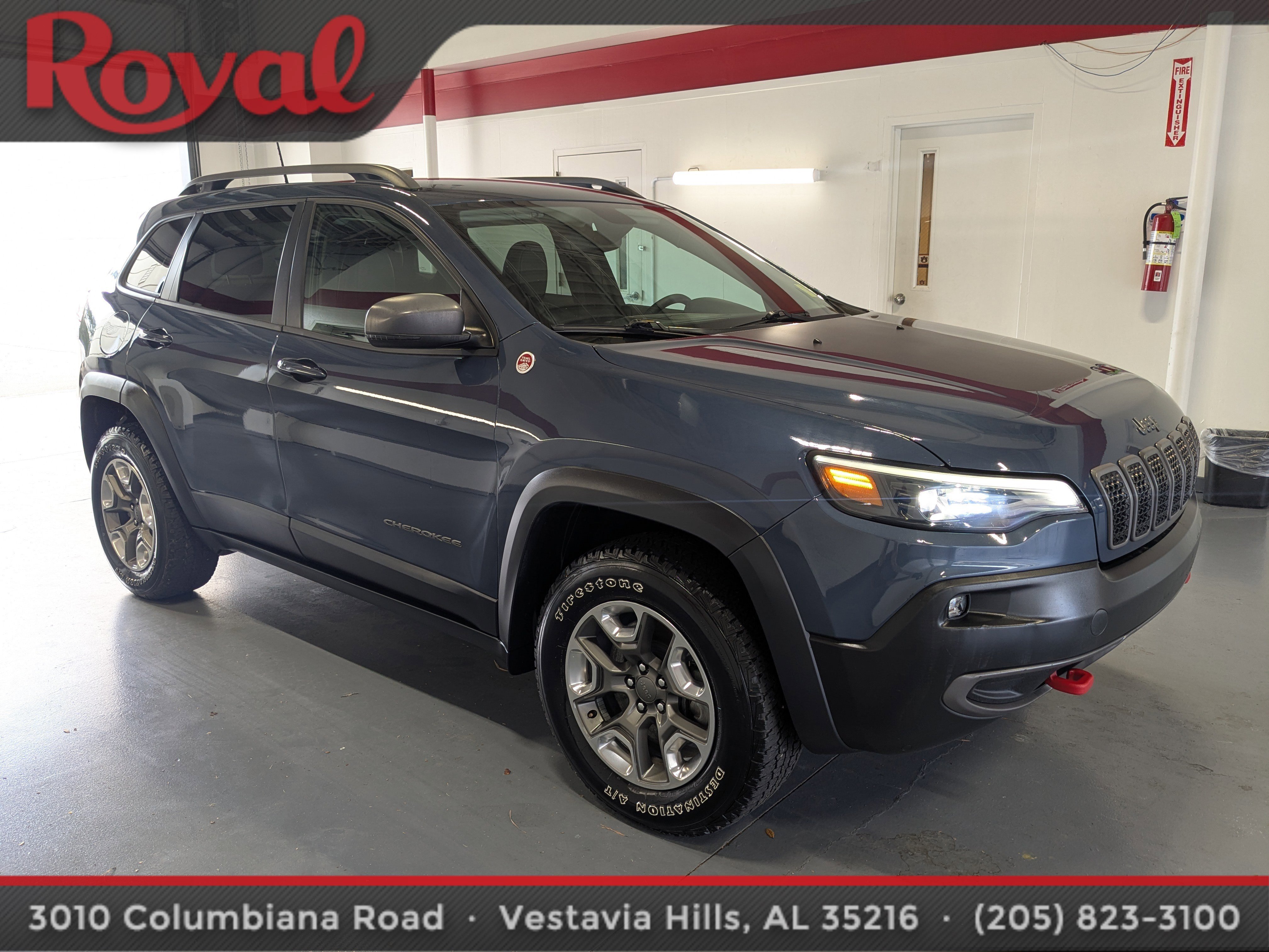 Used 2019 Jeep Cherokee Trailhawk image 5