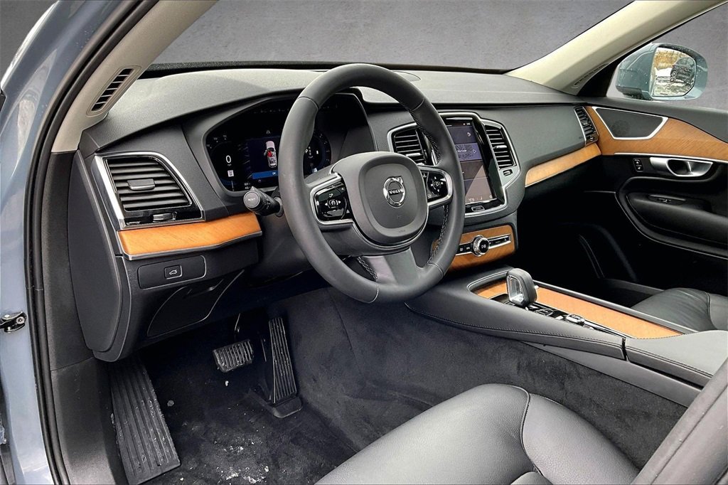 Used 2023 Volvo XC90 B6 Plus w/ Protection Package Premier image 17