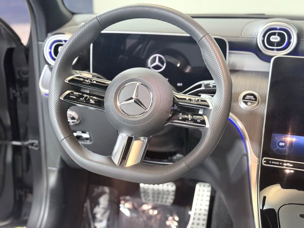 Used 2025 Mercedes-Benz GLC 300 4MATIC image 12