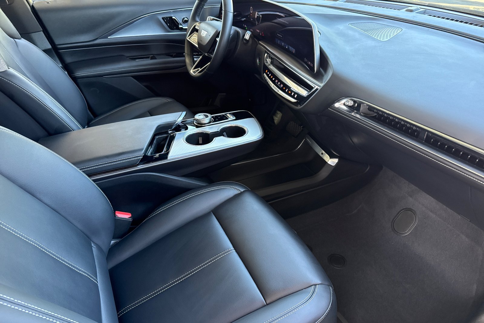 Used 2024 Cadillac Lyriq Tech AWD/4WD image 24