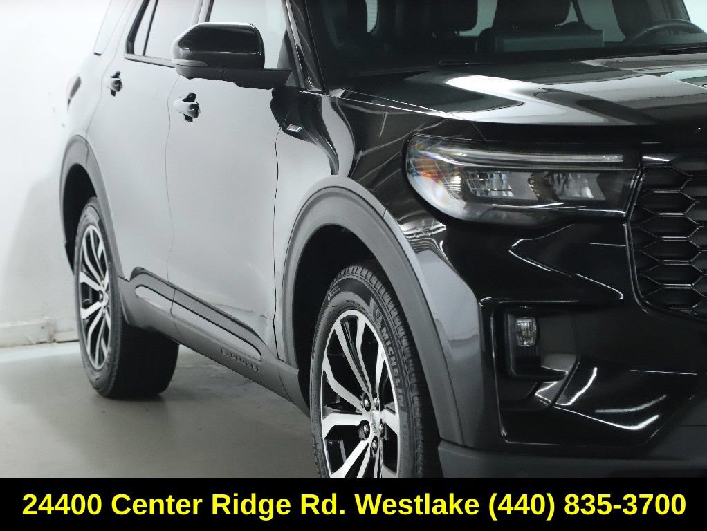 Used 2025 Ford Explorer ST-Line AWD/4WD image 9