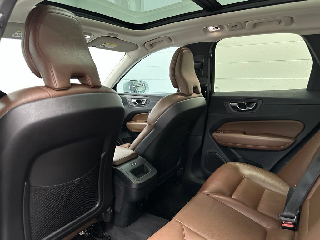 Used 2019 Volvo XC60 T6 Momentum w/ Multimedia Package AWD/4WD image 21