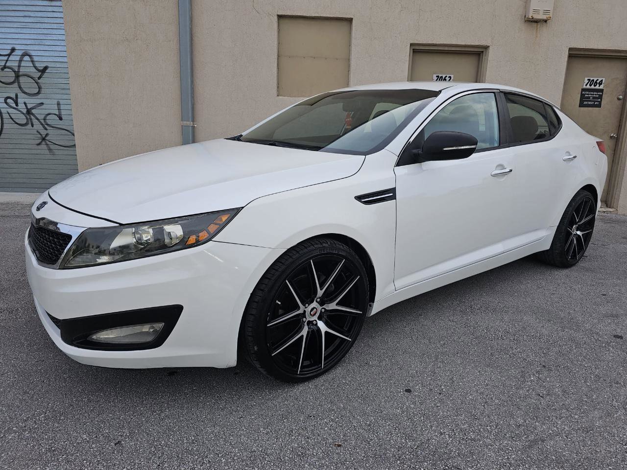 Used 2012 Kia Optima EX FWD image 4