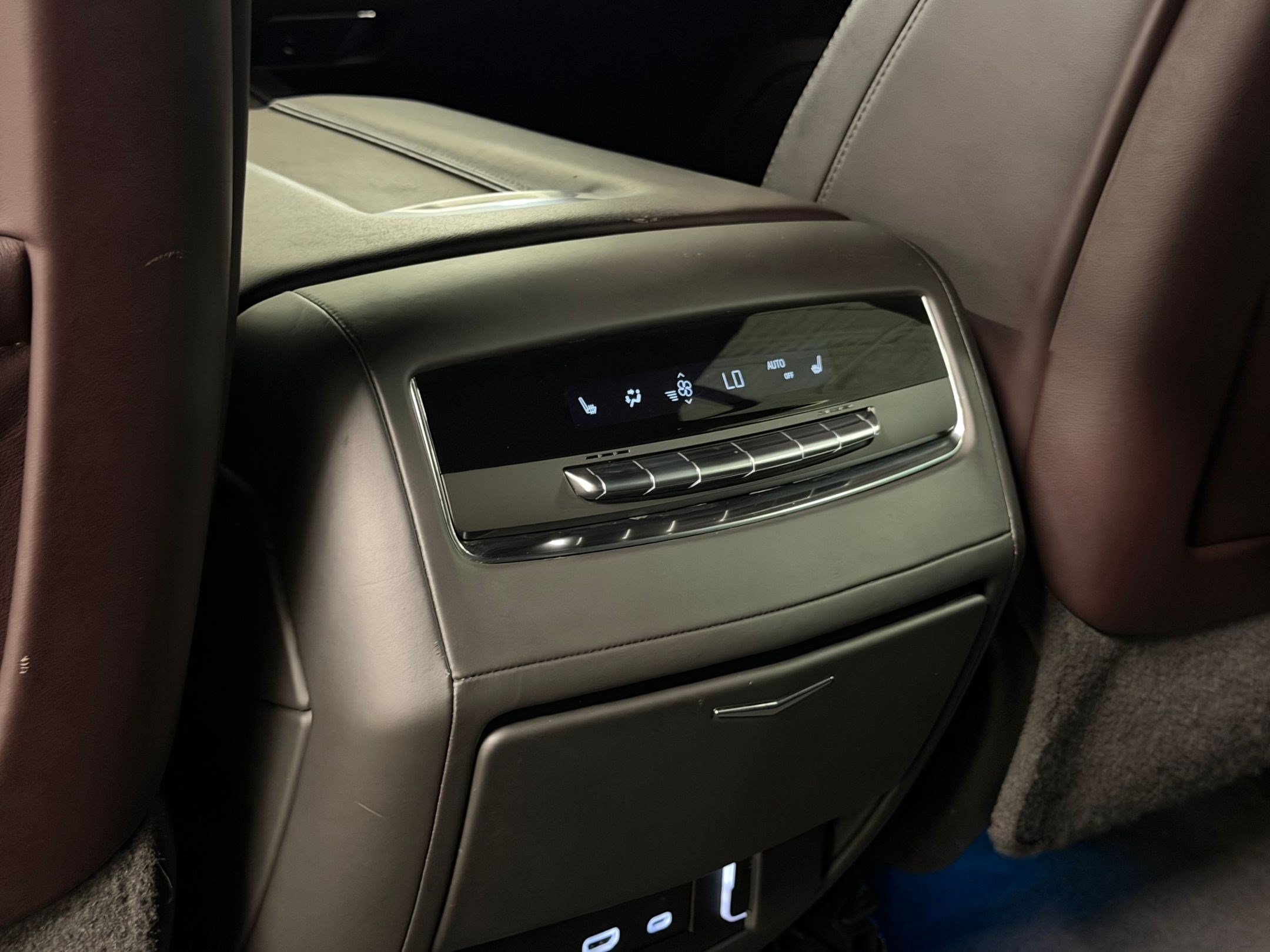 Used 2023 Cadillac Escalade Sport Platinum w/ LPO, ONYX Package AWD/4WD image 45