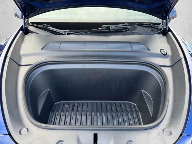 Used 2023 Tesla Model Y 2WD image 22