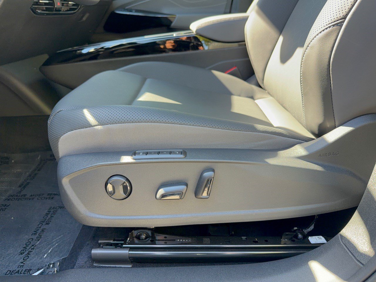 Used 2025 Volkswagen ID.4 Pro S Plus AWD/4WD image 16