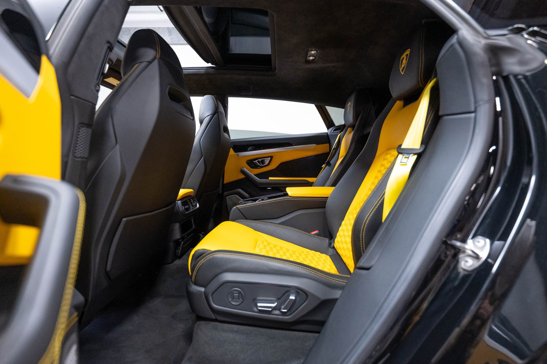 Used 2019 Lamborghini Urus AWD/4WD image 20