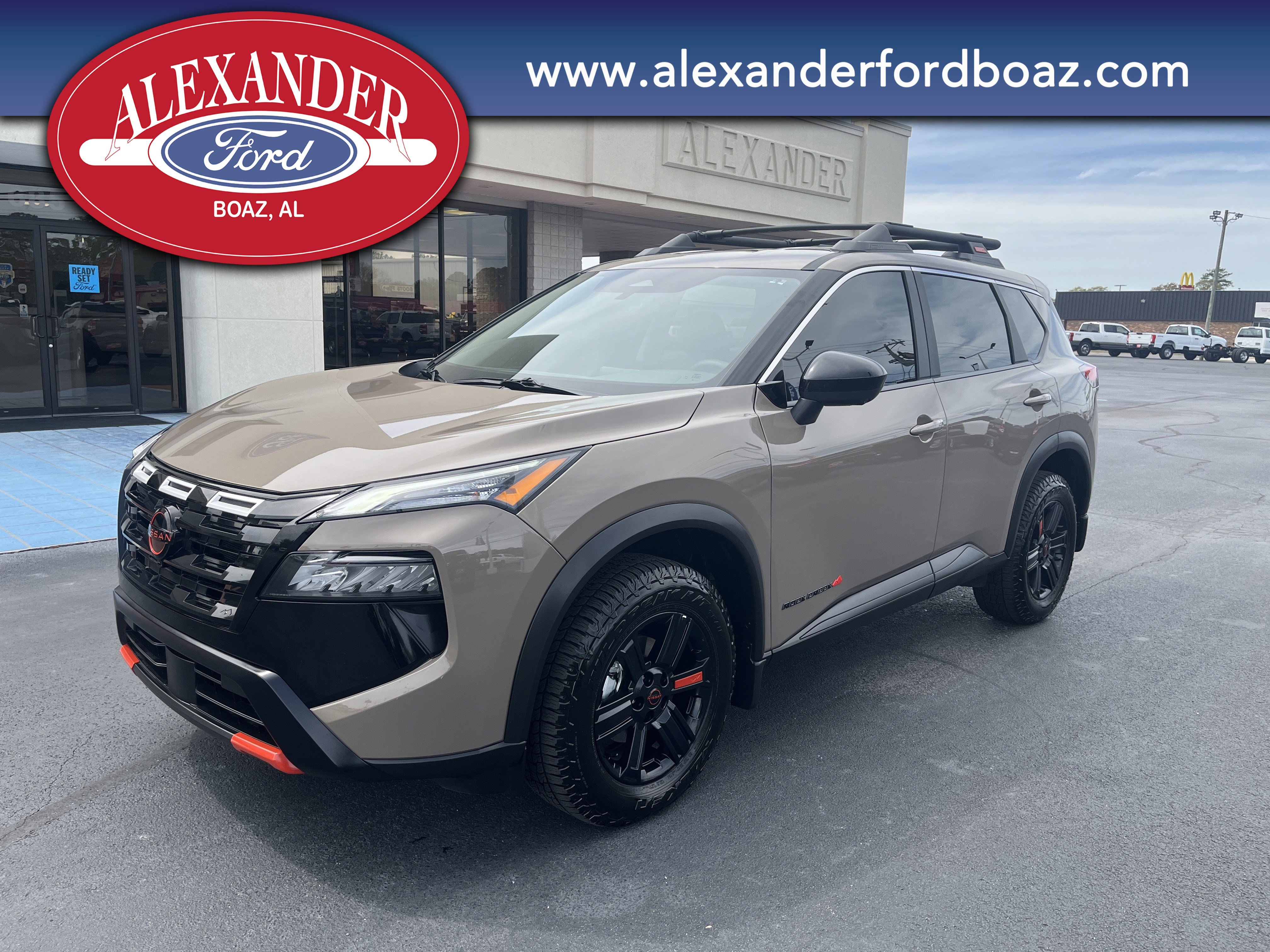 Used 2025 Nissan Rogue SV image 1