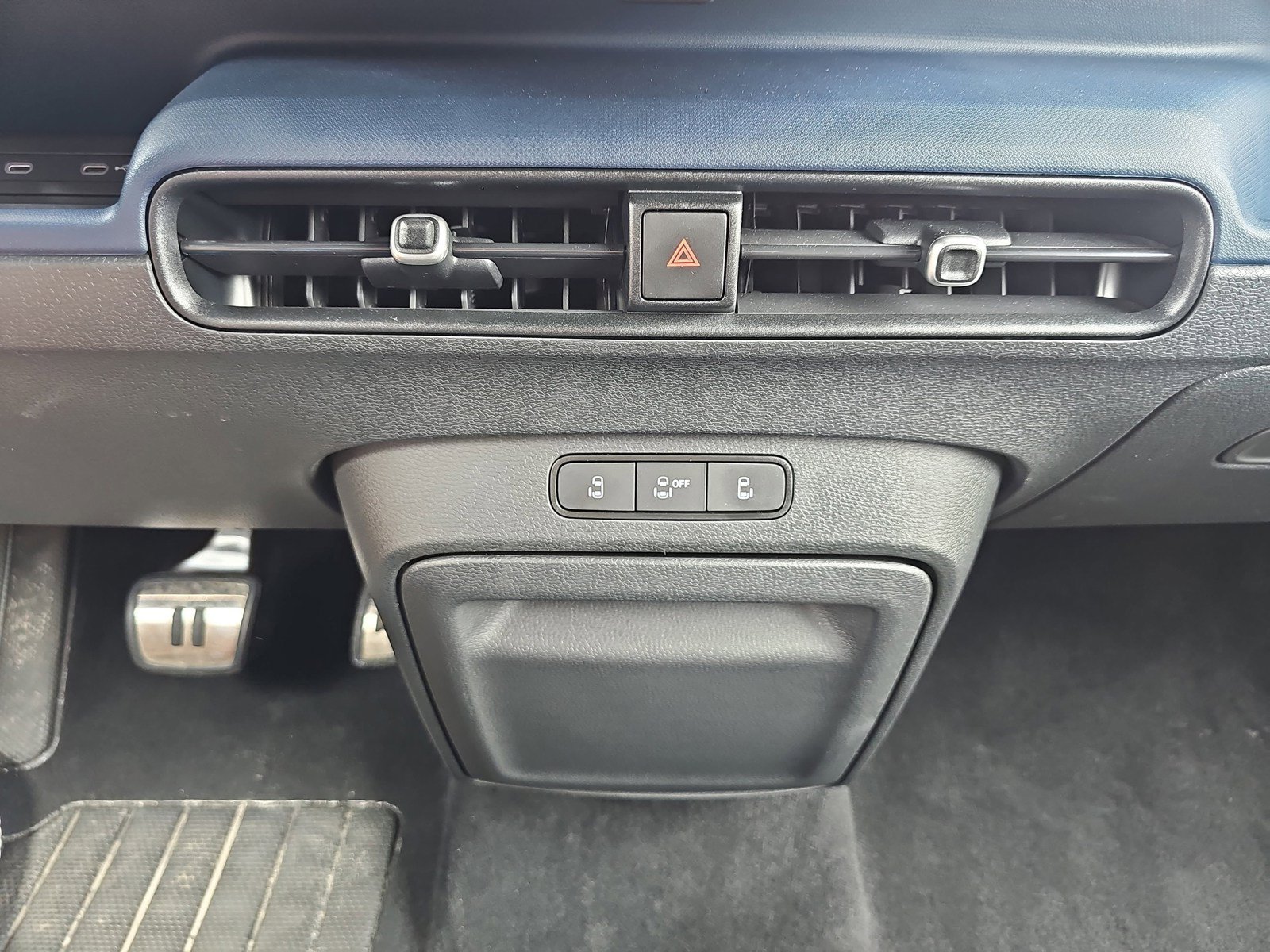 Used 2025 Volkswagen ID. Buzz Pro S RWD image 27