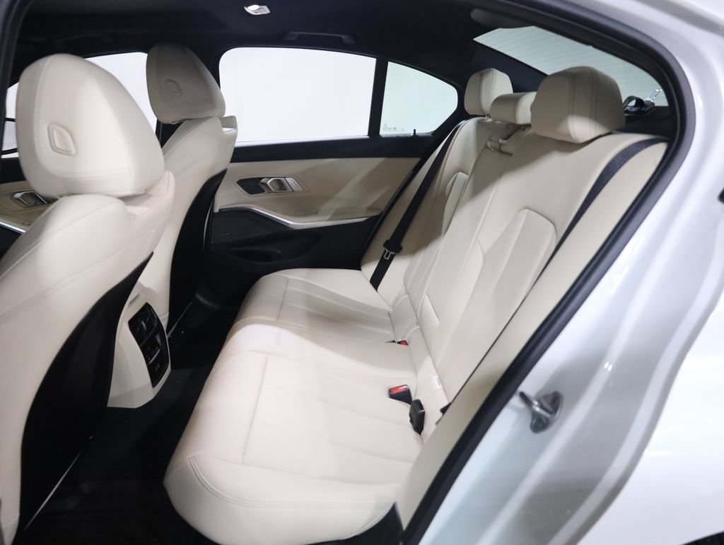 Used 2025 BMW 330i xDrive Sedan w/ Premium Package AWD/4WD image 42