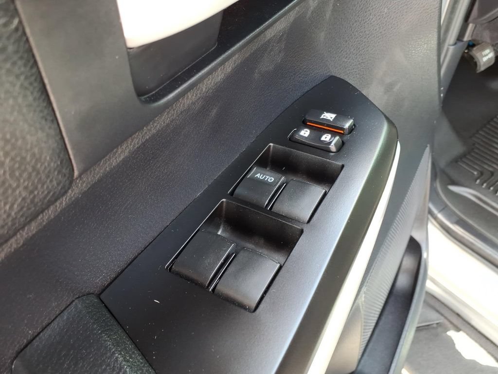 Used 2016 Toyota Tundra SR5 w/ SR5 Upgrade Package RWD image 9
