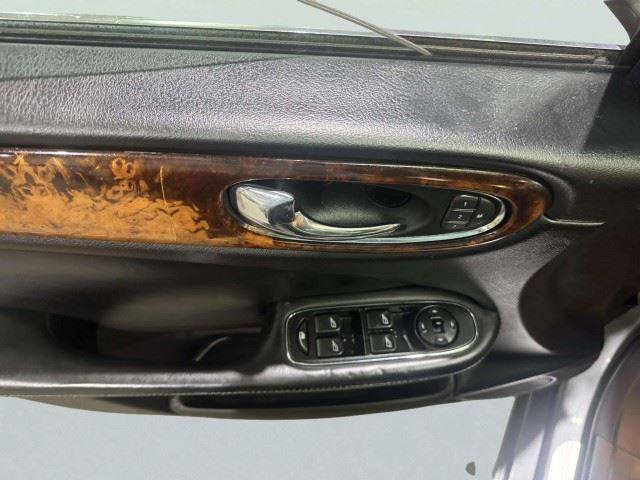 Used 2008 Jaguar XJ8 RWD image 16