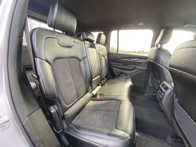 Used 2025 Jeep Grand Cherokee Altitude AWD/4WD image 25