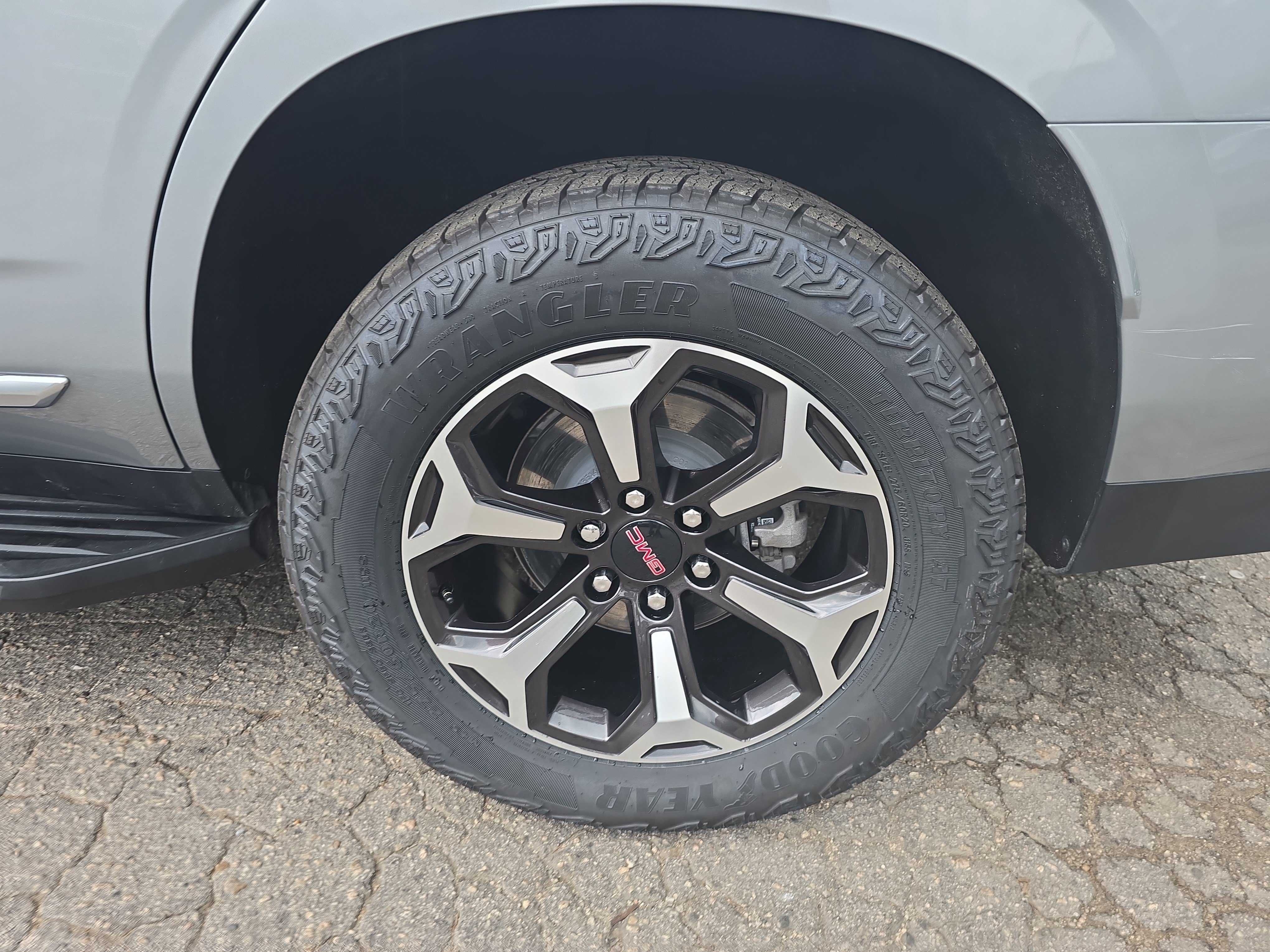 Used 2023 GMC Yukon Denali AWD/4WD image 35