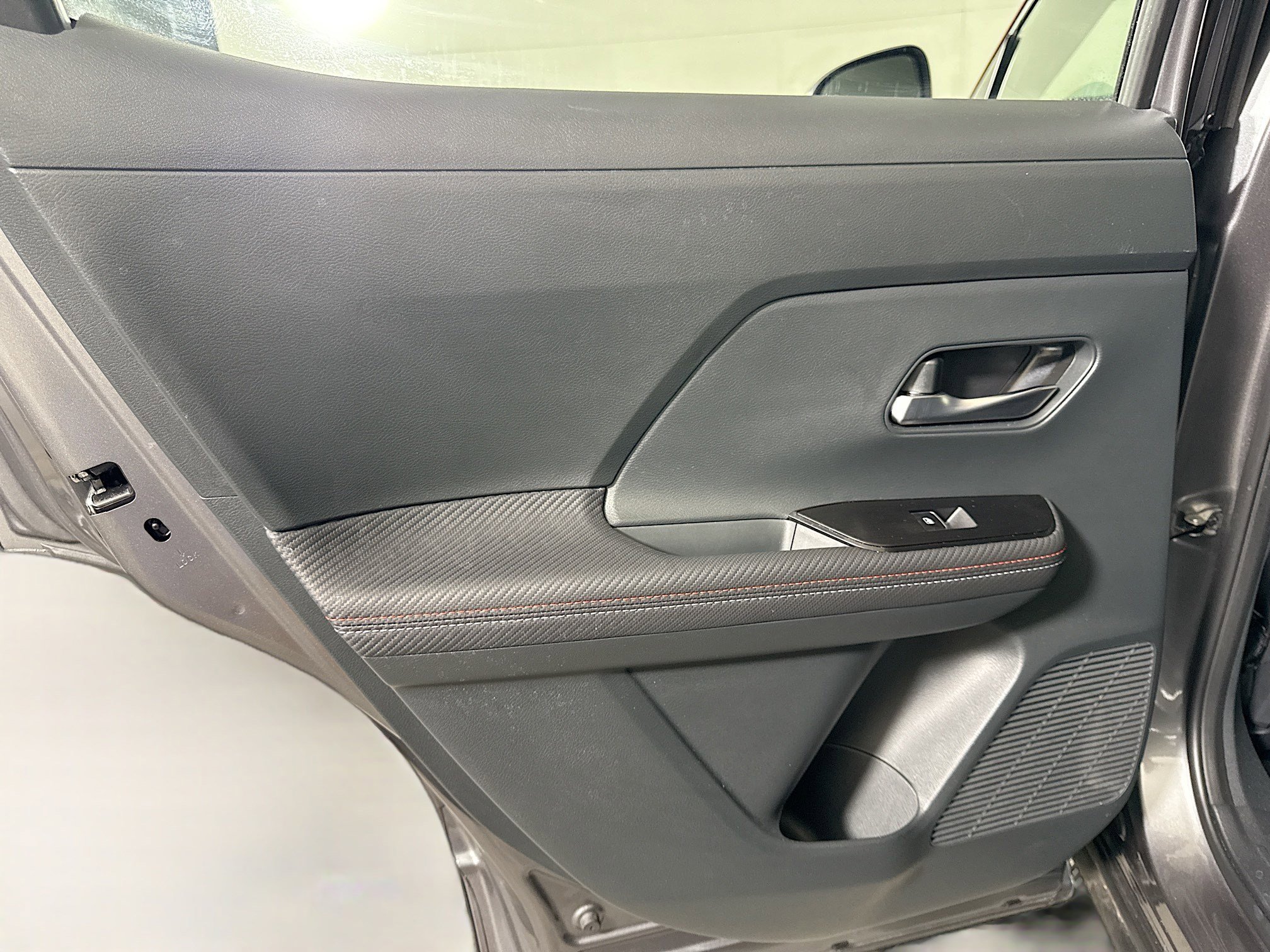 Used 2025 Nissan Kicks SR image 26