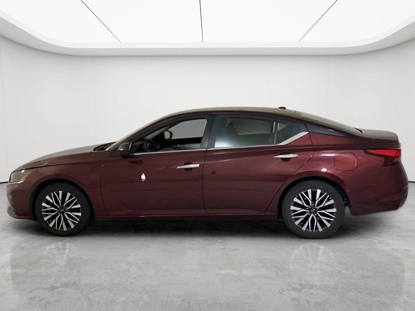 Used 2024 Nissan Altima 2.5 SV FWD image 8