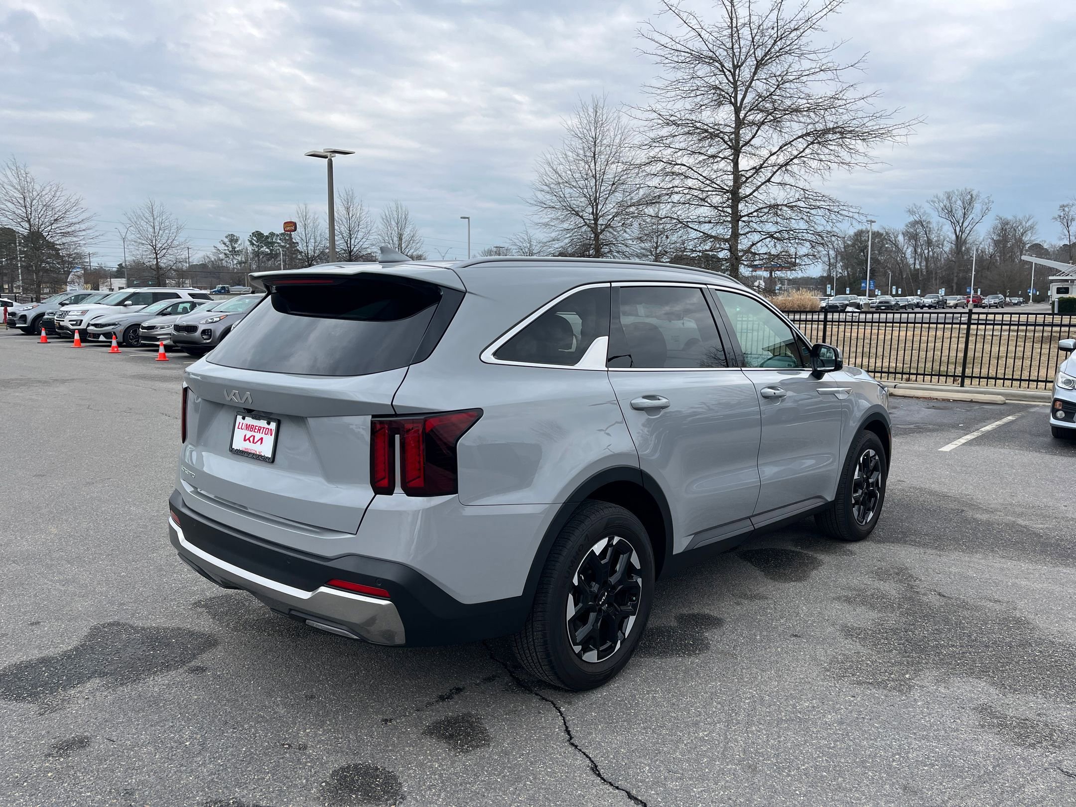 Used 2025 Kia Sorento S image 18