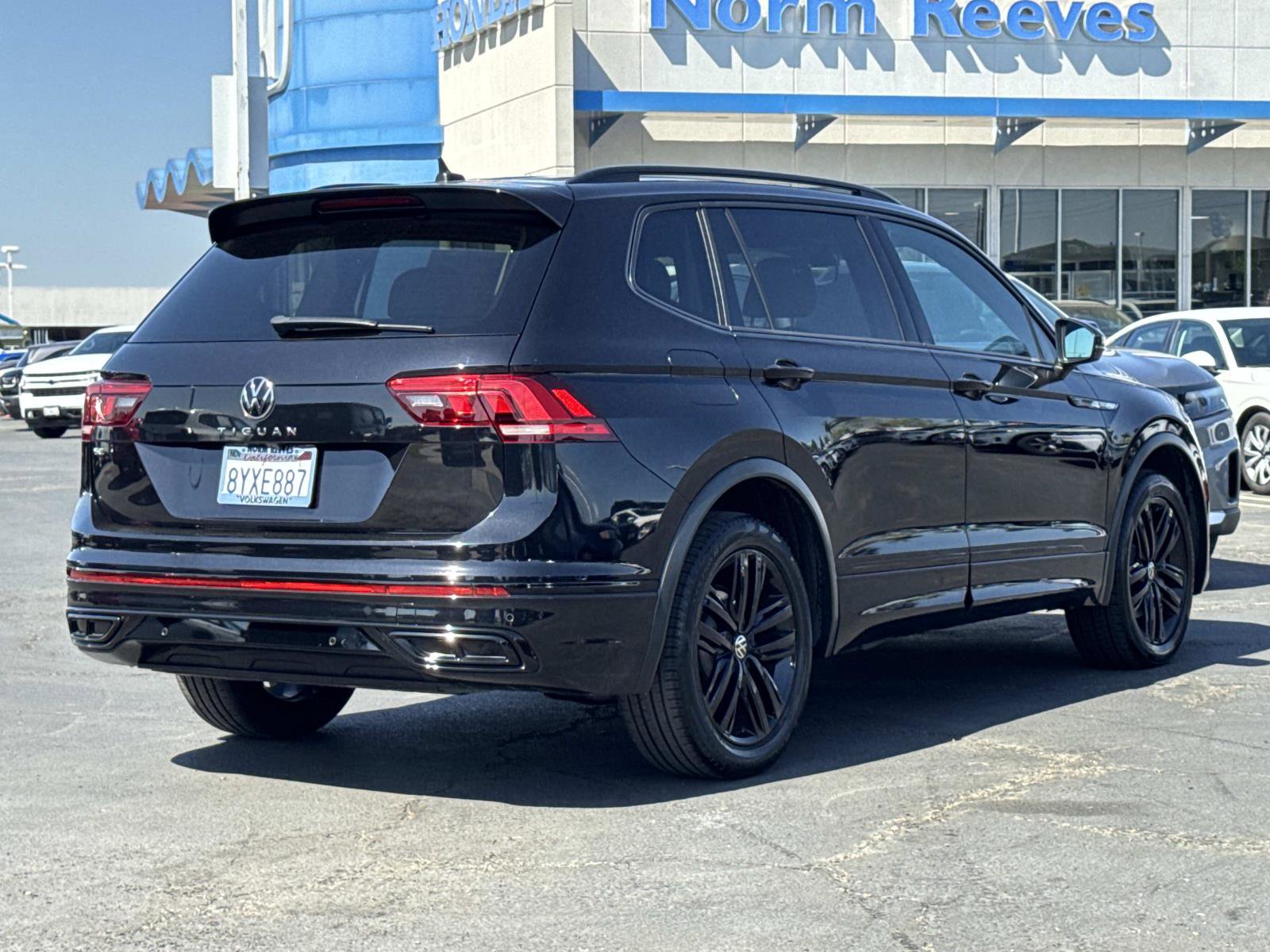 Used 2022 Volkswagen Tiguan SE R-Line image 5