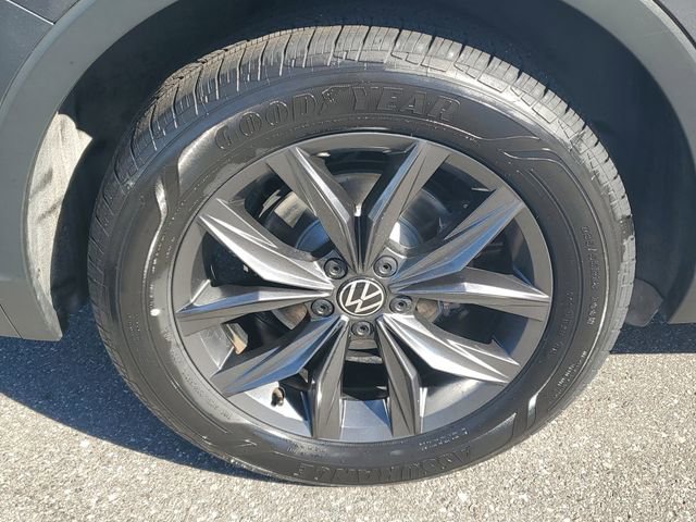 Certified 2023 Volkswagen Tiguan SE image 5