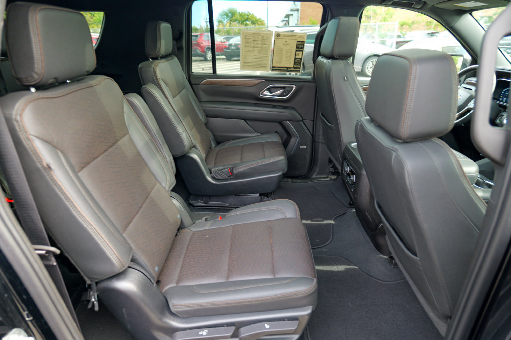 Used 2023 Chevrolet Suburban High Country AWD/4WD image 33