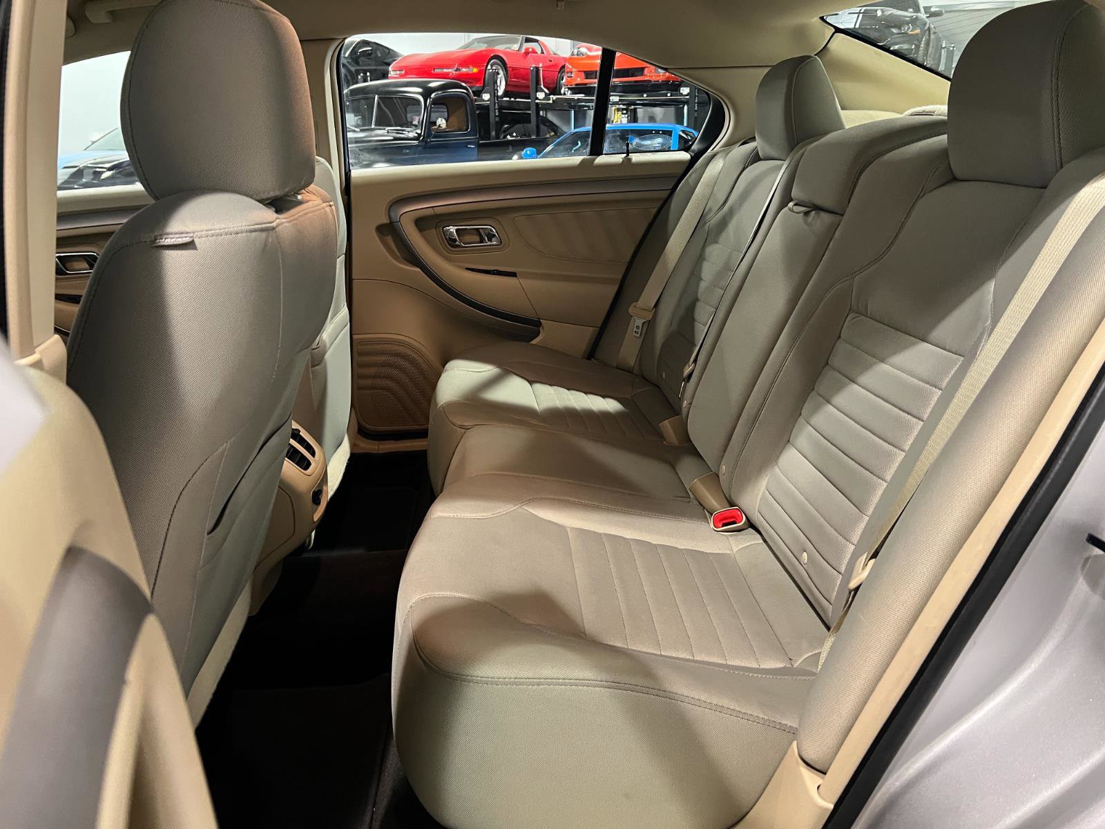 Used 2015 Ford Taurus SE image 27