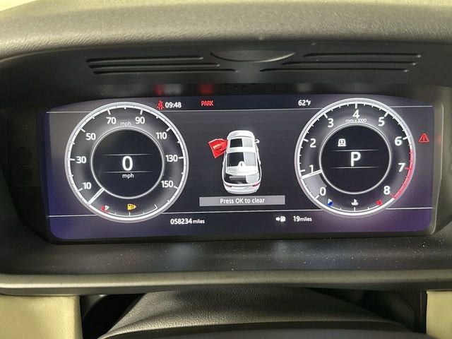 Used 2018 Land Rover Discovery HSE image 16