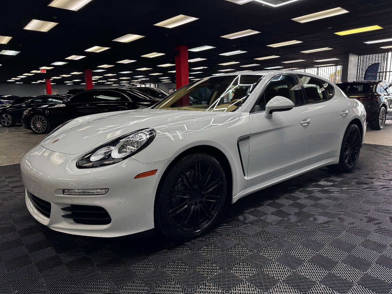 Used 2015 Porsche Panamera 4 image 7