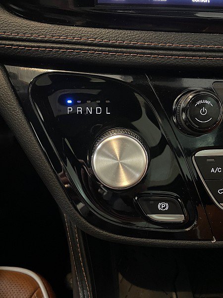 Used 2025 Chrysler Pacifica Pinnacle FWD image 20