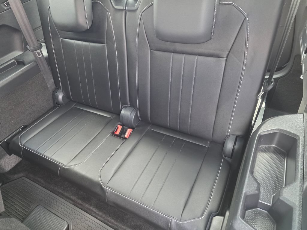 Used 2023 Volkswagen Tiguan SE R-Line FWD image 27