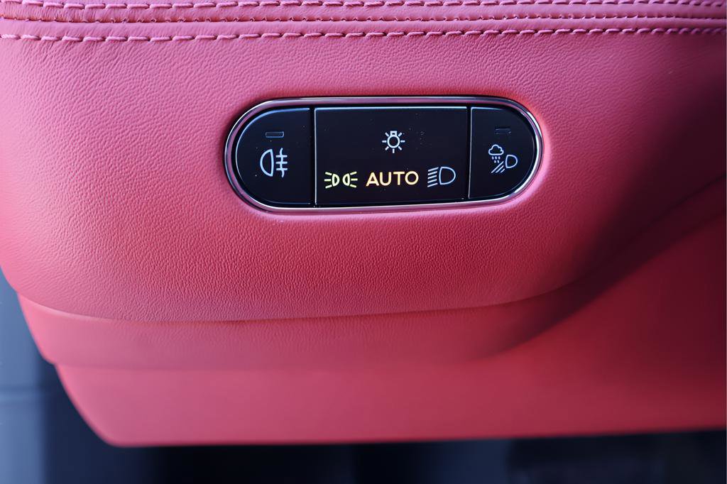 Used 2025 Bentley Bentayga AWD/4WD image 20