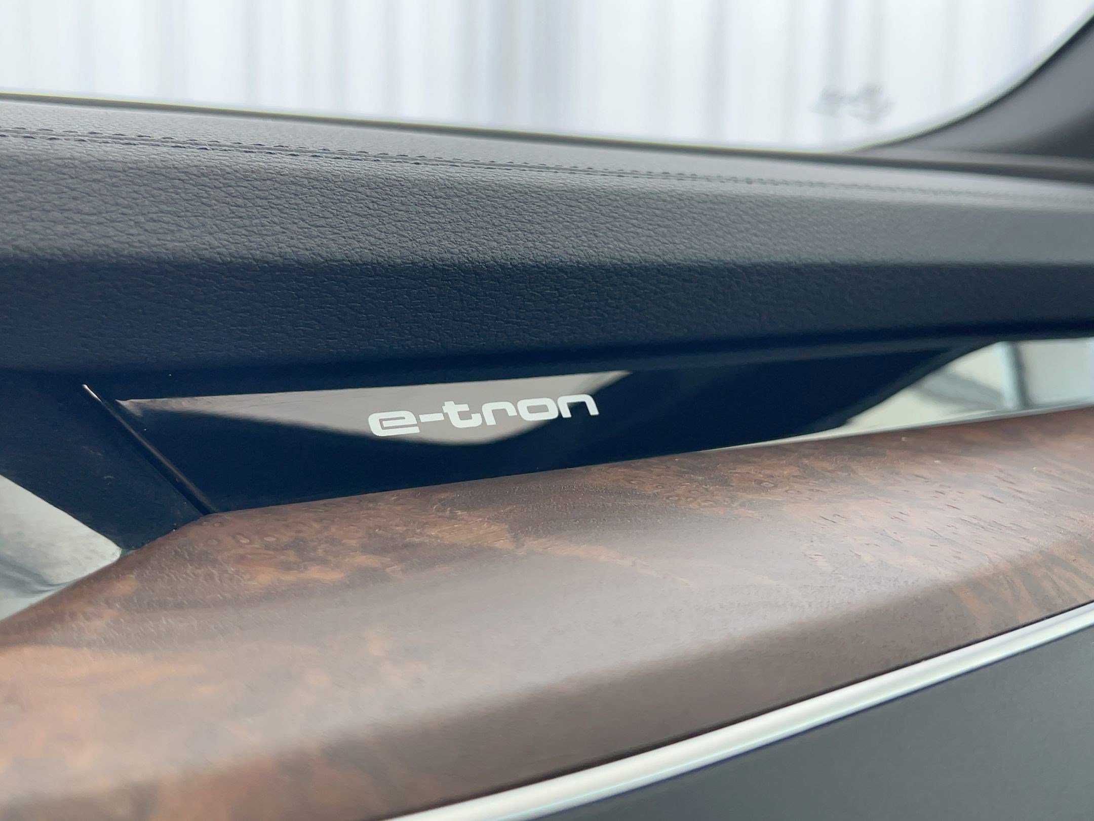 Used 2022 Audi e-tron Premium Plus w/ Premium Plus Package image 38