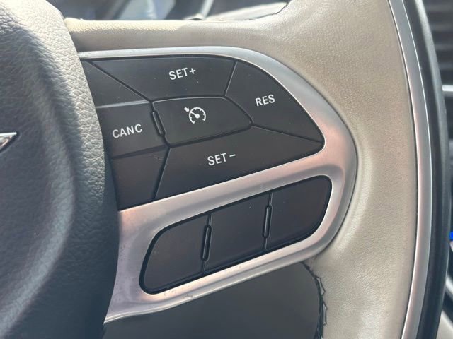 Used 2018 Chrysler Pacifica Limited w/ Tire & Wheel Group image 21