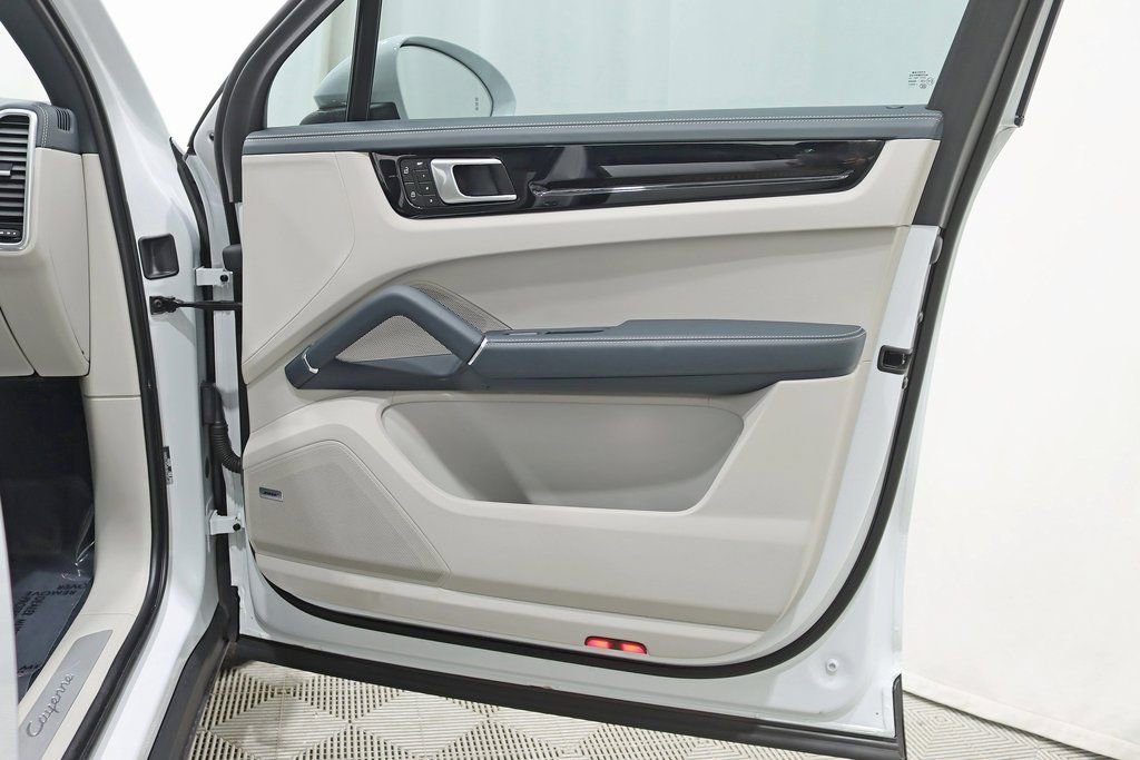 Used 2023 Porsche Cayenne image 38