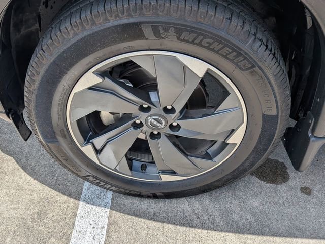 Used 2024 Nissan Rogue SV w/ SV Premium Package image 9