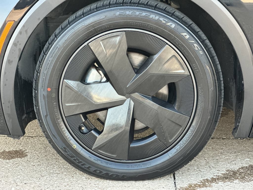 Certified 2025 Toyota Prius LE FWD image 28