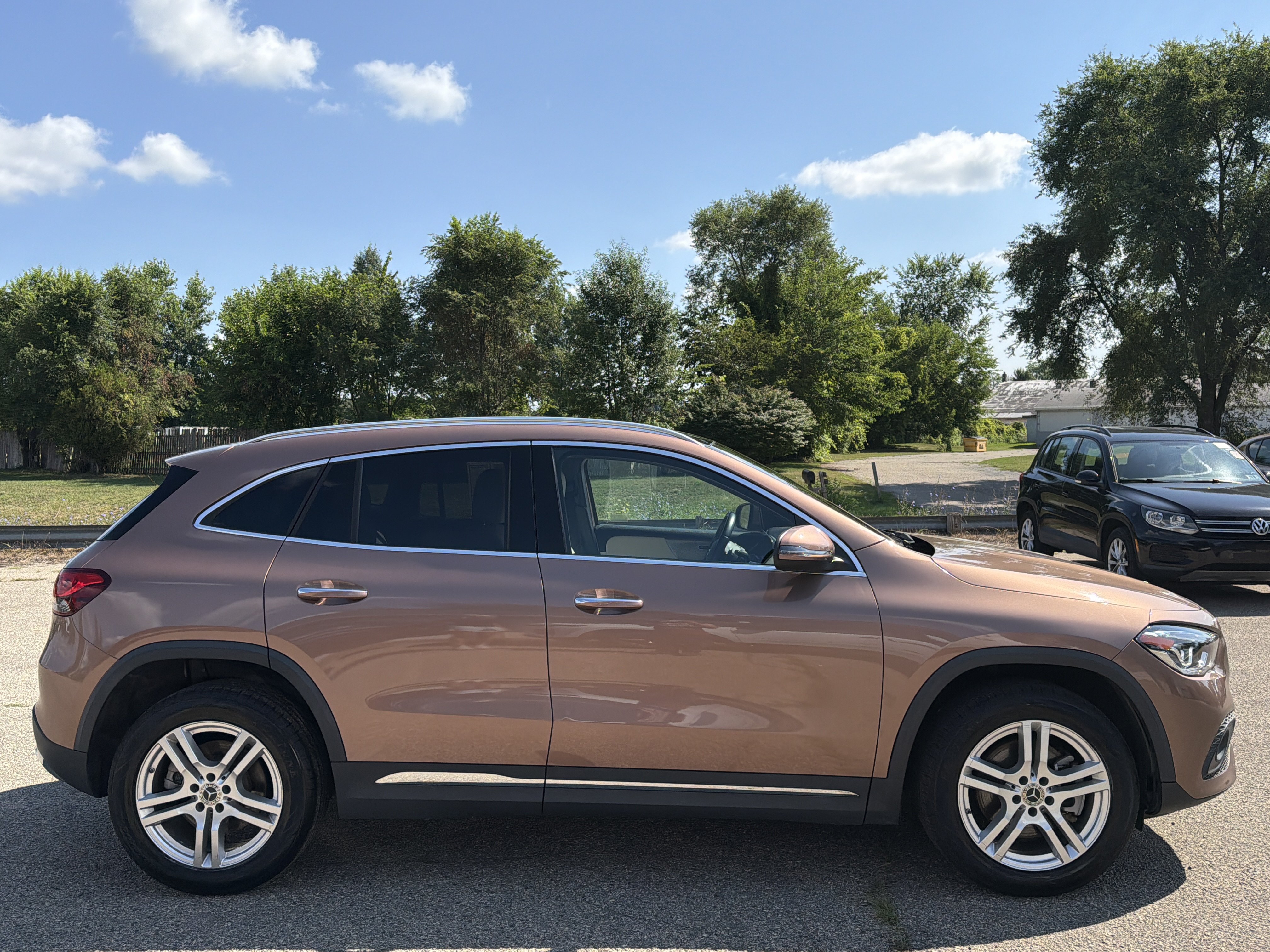 Used 2022 Mercedes-Benz GLA 250 4MATIC w/ Premium Package Lite image 2
