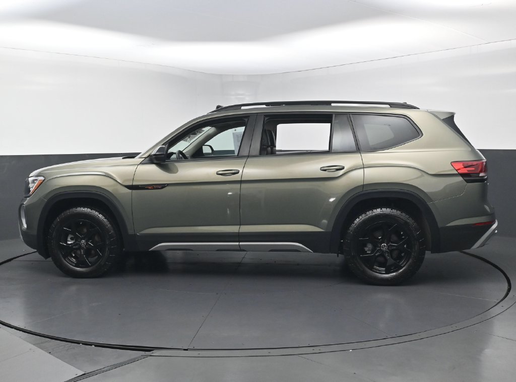 Used 2025 Volkswagen Atlas Peak Edition SE AWD/4WD image 8