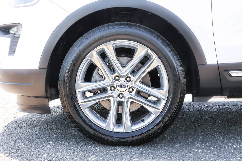 Used 2018 Ford Explorer XLT w/ Equipment Group 202A AWD/4WD image 20