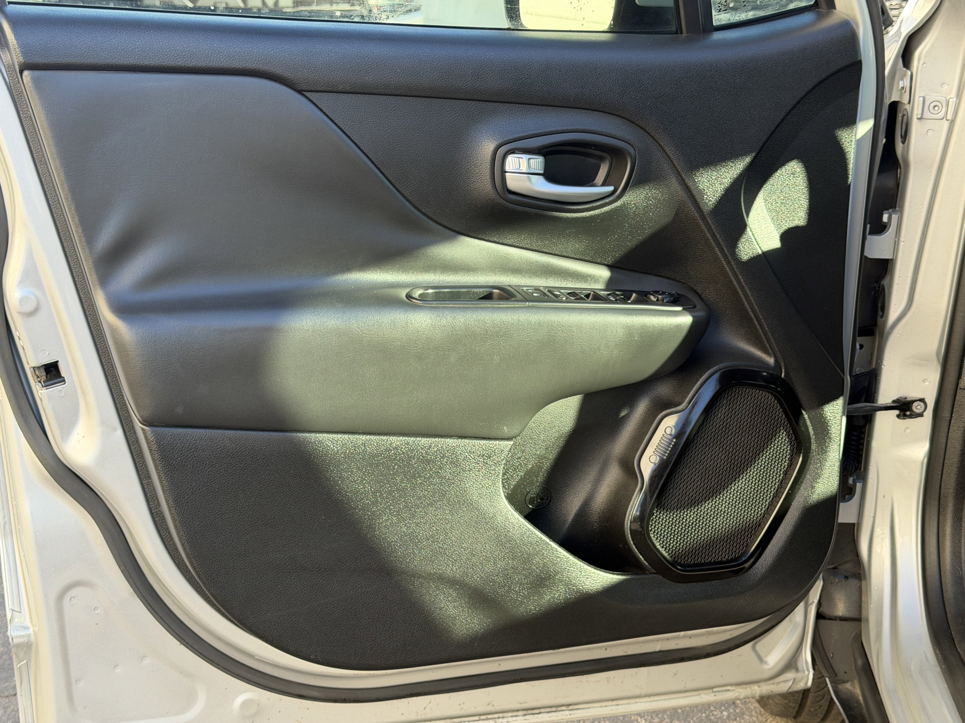 Certified 2019 Jeep Renegade Altitude w/ Quick Order Package 22M image 13