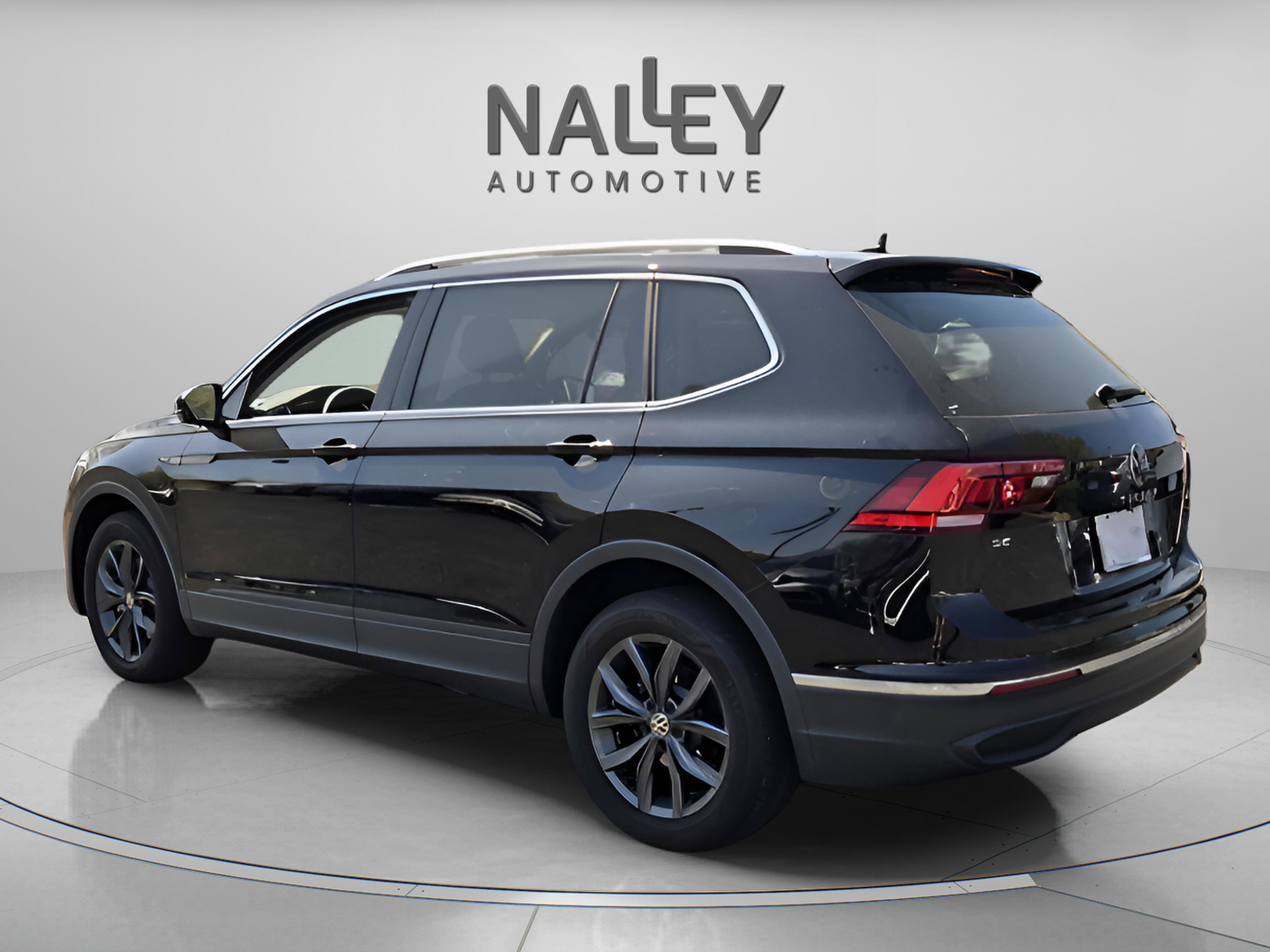 Used 2023 Volkswagen Tiguan SE image 3