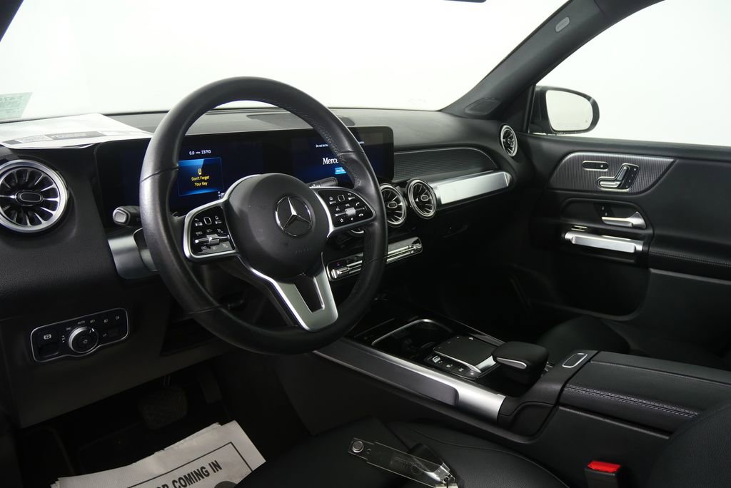 Used 2023 Mercedes-Benz GLB 250 w/ Premium Package image 10
