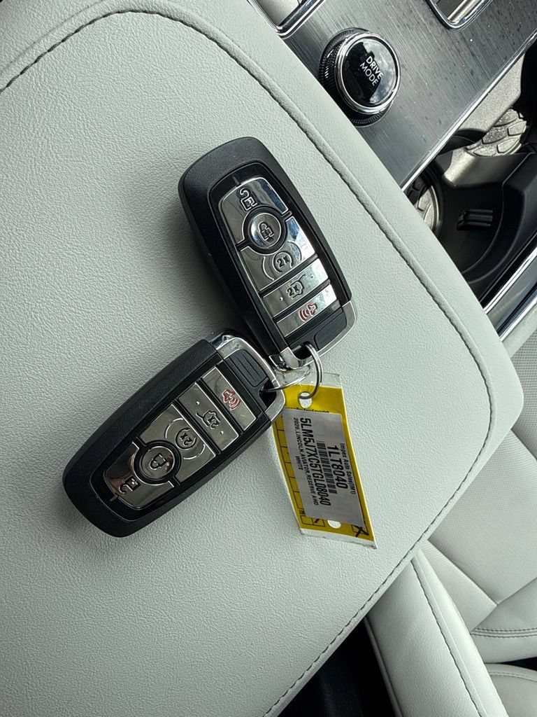 Used 2026 Lincoln Aviator Reserve AWD/4WD image 6