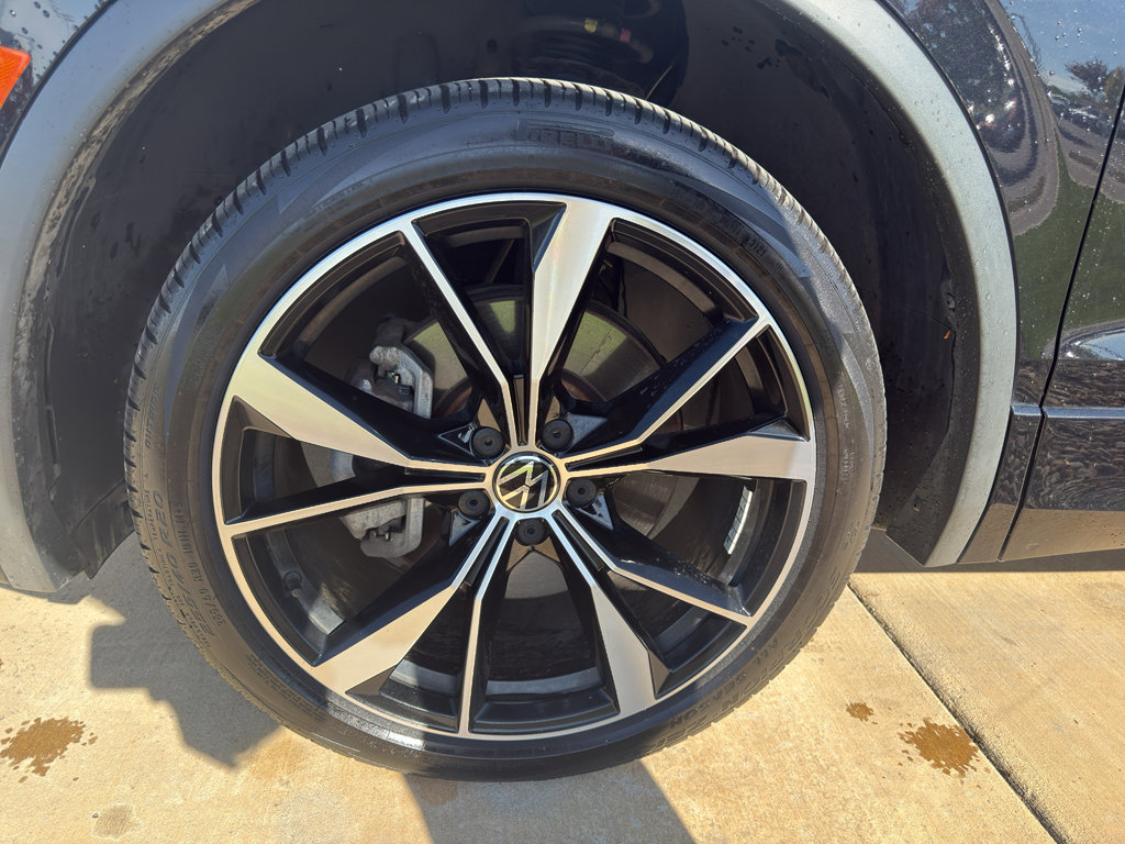 Used 2022 Volkswagen Tiguan SEL R-Line image 18