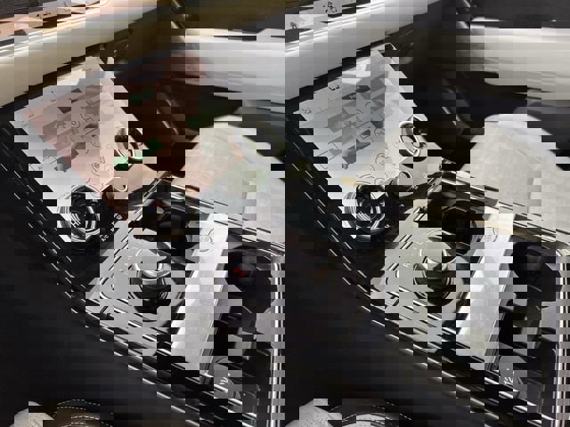 Used 2018 Land Rover Range Rover Velar R-Dynamic HSE image 17