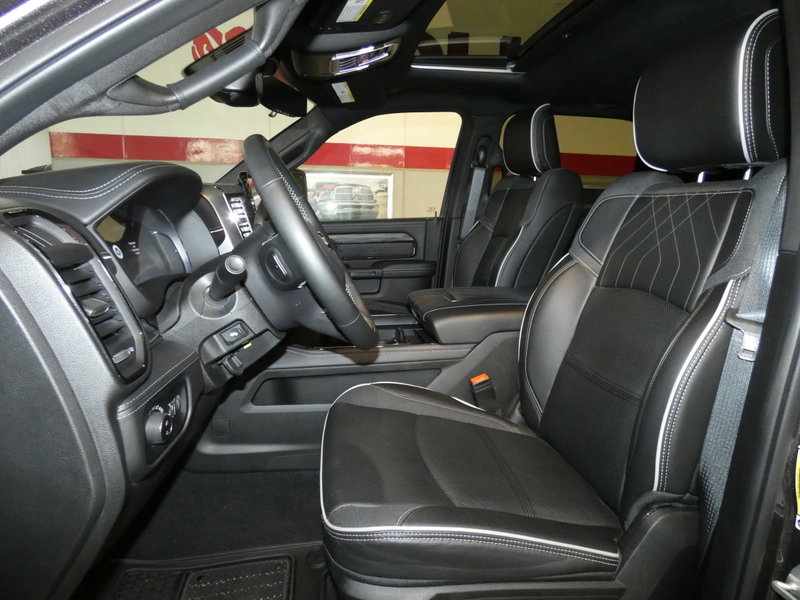 Used 2025 RAM 3500 Limited image 10