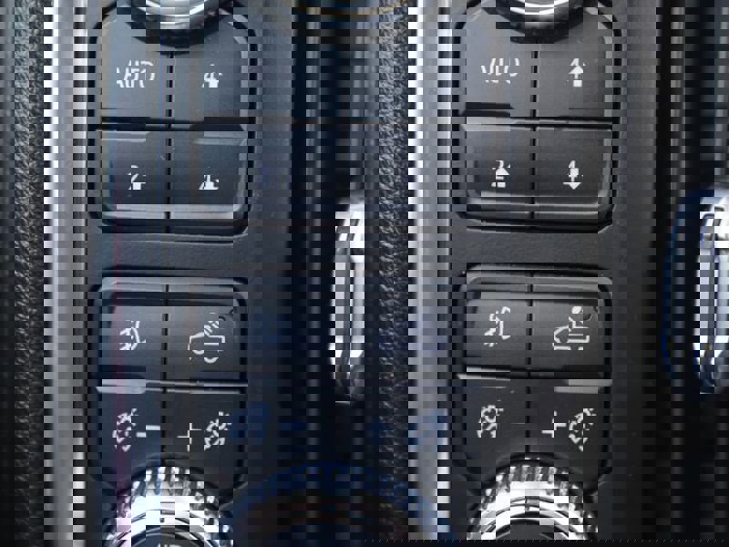 Used 2022 GMC Sierra 3500 SLT image 25