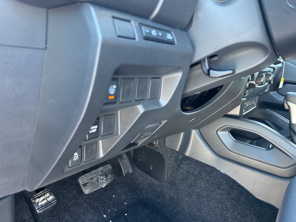 New 2026 Nissan Frontier SV image 14