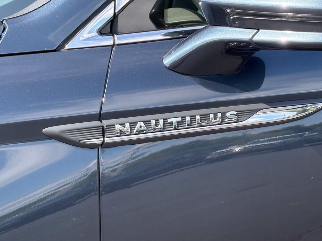 Used 2023 Lincoln Nautilus Reserve w/ Luxury Package AWD/4WD image 10