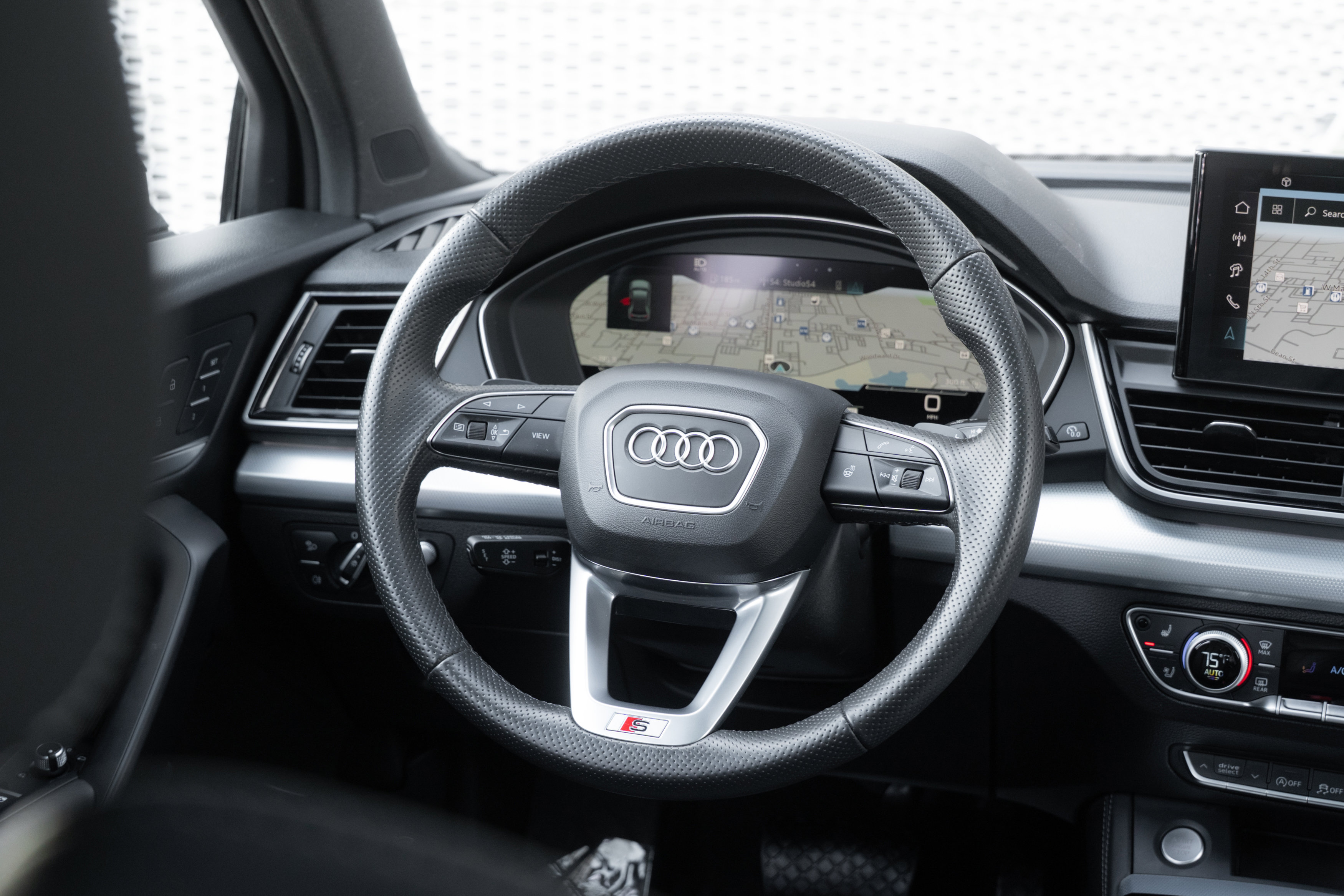 Certified 2025 Audi Q5 Prestige image 9